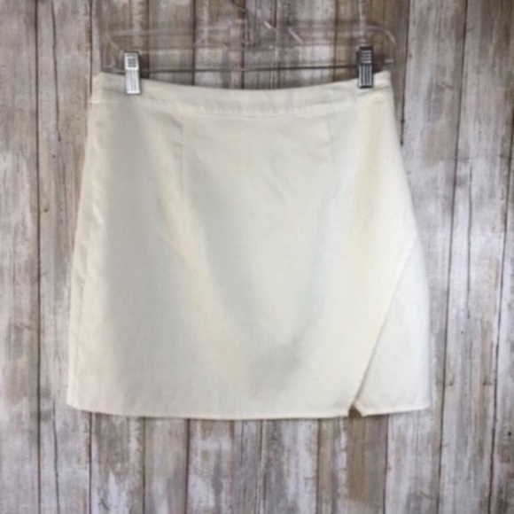 Tobi Dresses & Skirts - Tobi White Unlined Skirt